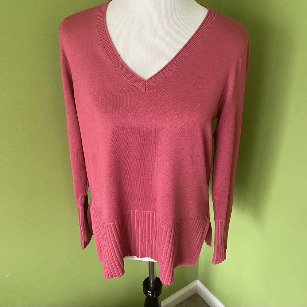Cable & Gauge Lightweight V-neck Sweater